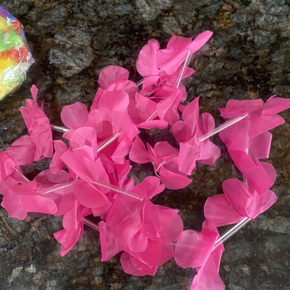 Hawaiian artificial flowers for decor - Picture 2 of 3